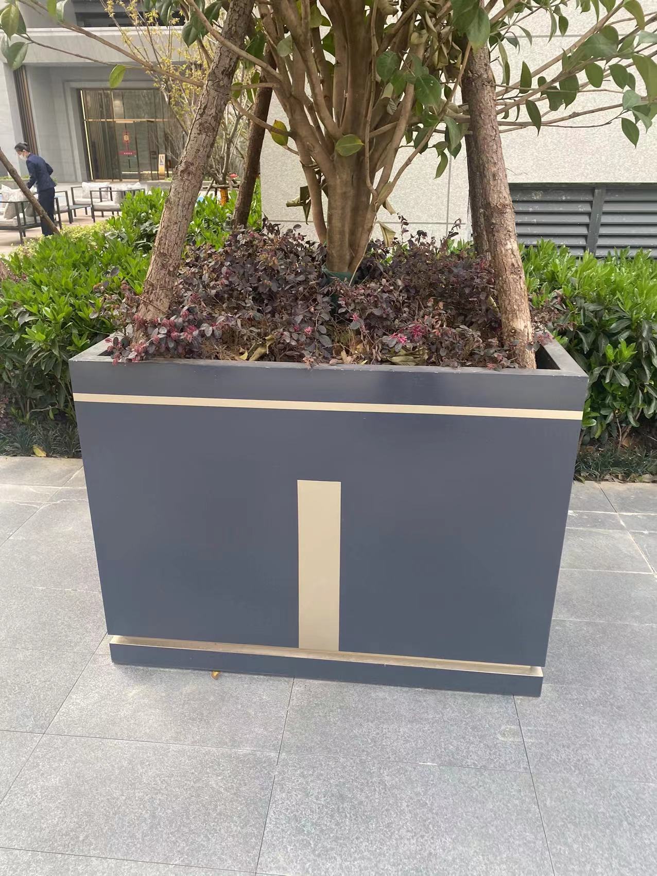 不锈钢定制花箱——武汉市融侨滨江城项目